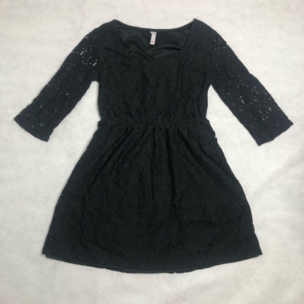 **SOLD** Black Three Quarter Sleeve Lace Dress